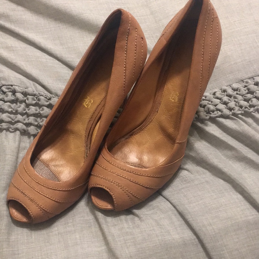 Lamb peep toe neural shoes